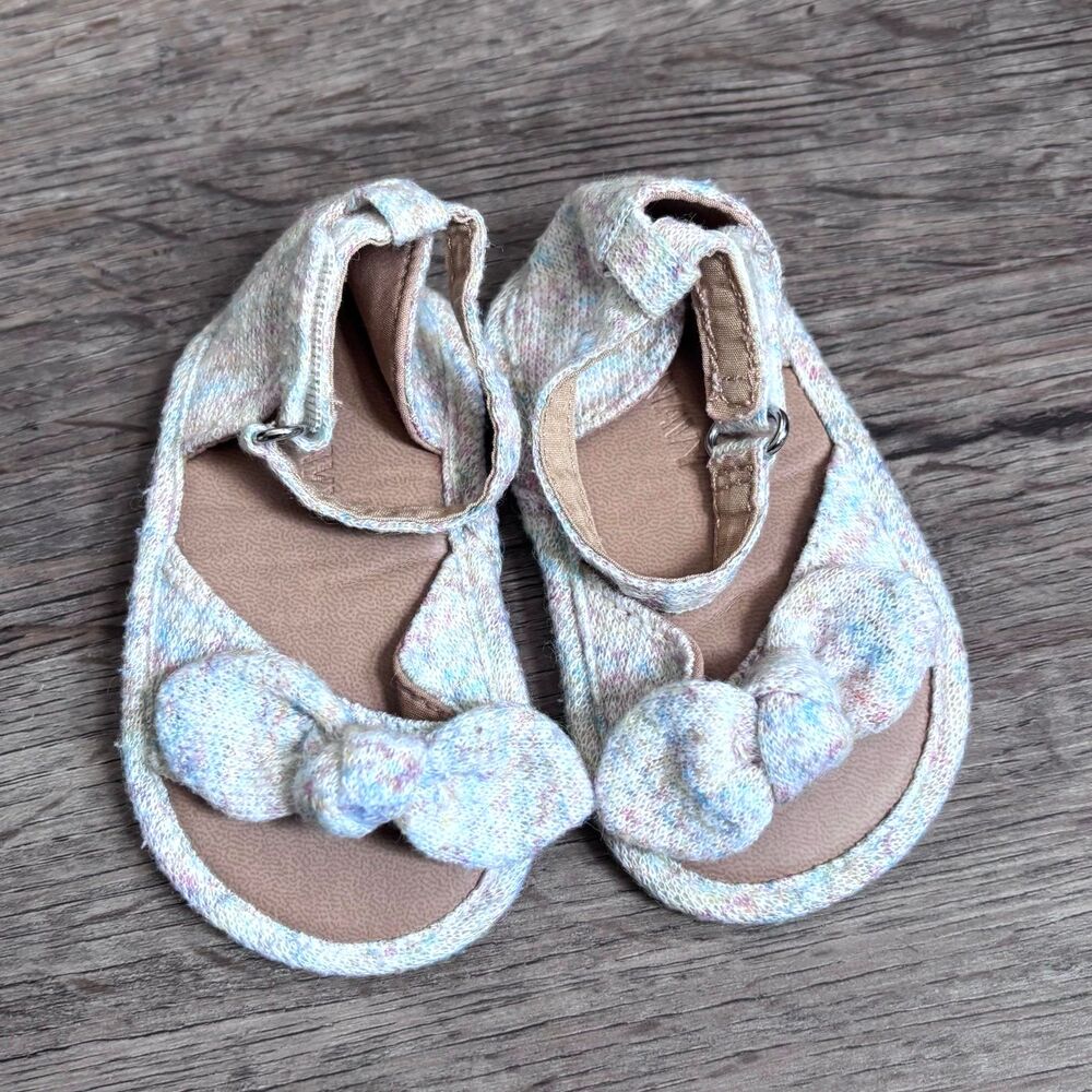 Old Navy Baby Girls White Faux Leather Bow Ankle Strap Sandals 6-12M EUC